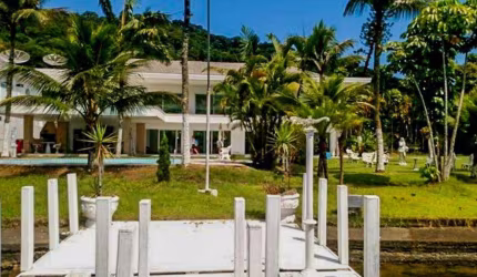 Casa de alto padrão na Marina Guarujá