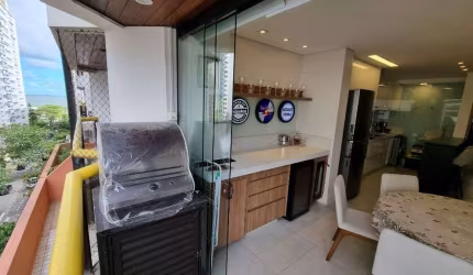 MARAVILHOSO APARTAMENTO TOTALMENTE REFORMADO, 2 VAGAS, VISTA MAR E LAZER.
