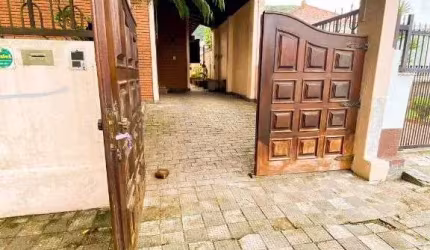 CASA TERREA AMPLA COM 3 DORMITÓRIO SENDO 1SUÍTE, ÁREA GOURMET, 1 VAGA PARA AUTO