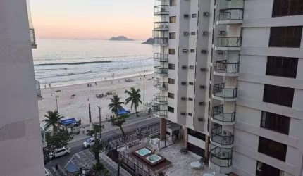 APARTAMENTO DUPLEX COM EXCELENTE VISTA PARA O MAR, À 40 METROS DA PRAIA NA PITANGUEIRAS.
