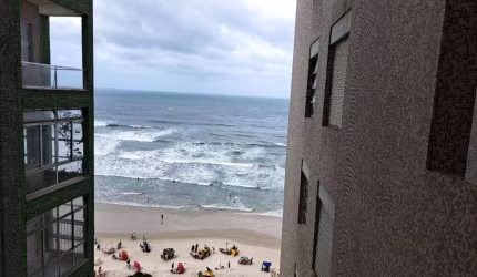 APARTAMENTO FRENTE AO MAR, COM VISTA, SÃO 3 DORMITÓRIOS SENDO 1 SUÍTE.