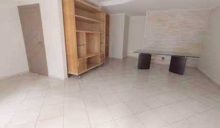 AMPLO APARTAMENTO COM 4 DORMITÓRIOS, SENDO 2 SUÍTES E O 4º DORMITÓRIO OPCIONAL, 2 VAGAS, VARANDA ESTENDIDA, NA REGIÃO NOBRE DA PITANGUEIRAS NO GUARUJÁ