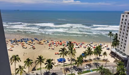 AMPLO APARTAMENTO COM EXCELENTE VISTA PARA O MAR