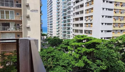 APARTAMENTO AMPLO COM 3 DORMITÓRIOS 1 QUADRA DA PRAIA COM VISTA PARA O MAR.