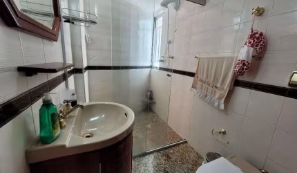 TOMBO- UMA QUADRA DA PRAIA COM VISTINHA MAR , LOCAÇIZAÇÃO PRIVILEGIADA , GARAGEM DEMARCADA NO PRÉDIO.