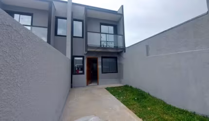 Charmoso Sobrado à Venda em Curitiba