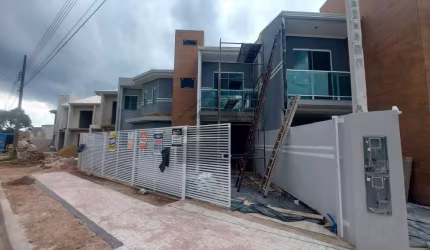 Sobrado à Venda na Cidade Industrial - Curitiba