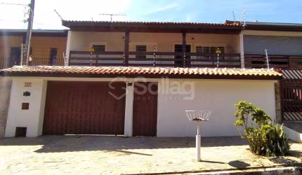 Casa à venda em bairro tranquilo, na cidade de Vinhedo!!