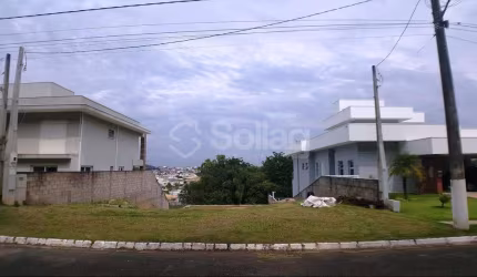 Terreno para compra no condomínio Terras de Vinhedo em Vinhedo, interior de São Paulo.