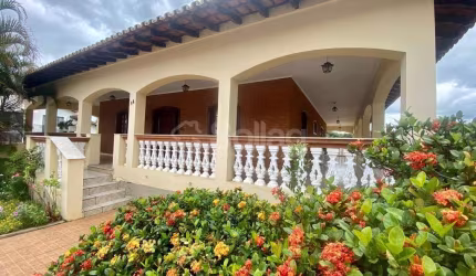 Casa residencial/comercial para comprar no Centro de Vinhedo - interior de São Paulo.