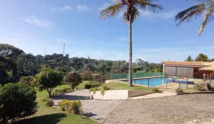 Linda casa à venda no condomínio Santa Fé a 15 minutos de escolas e do comércio em geral.