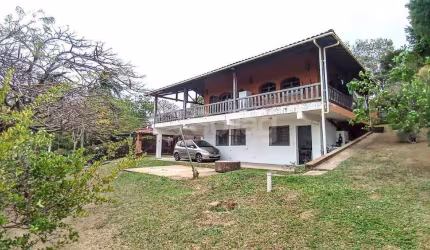 Casa para venda no bairro Santa Claudina em Vinhedo, interior de São Paulo.