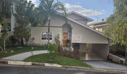 Casa á venda no Condomínio Recanto dos Paturis em Vinhedo, interior de São Paulo.