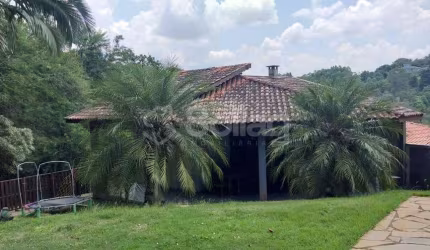 Casa á venda no Bairro Monterrey em Louveira, interior de São Paulo.