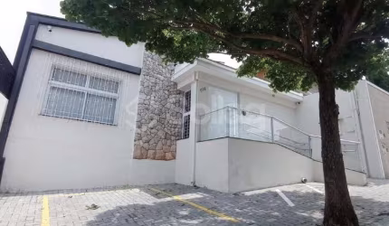 Sala para alugar em ótima localização na cidade de Vinhedo - SP Com 16,14 m² piso em porcelanato, ar-condicionado, interfone banheiro social