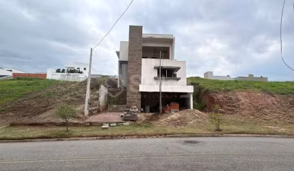 Casa a venda em Louveira no Condomínio Jatobás.