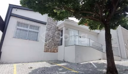 Sala 07 para alugar em ótima localização na cidade de Vinhedo - SP com 11,36 m² piso em porcelanato, ar-condicionado, interfone banheiro privativo