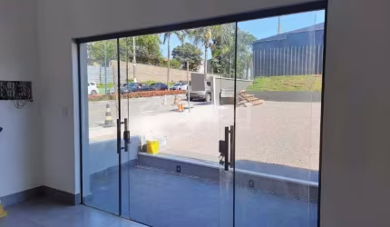 Salão Comercial com estacionamento para alugar no Portal da cidade de Vinhedo, São Paulo.