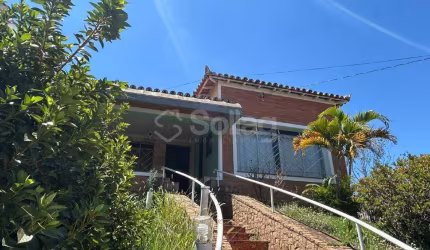 Casa Comercial no Centro de Vinhedo para venda.
