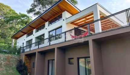 Casa moderna a venda em Vinhedo no Condomínio Santa Fé .