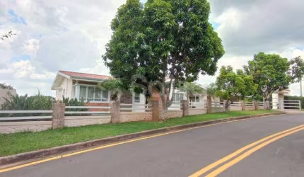 Casa à venda no condomínio Estância Marambaia na cidade de Vinhedo - SP