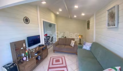 Casa térrea de madeira à venda no Condomínio Estância Marambaia em Vinhedo - interior de São Paulo.