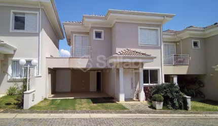 Casa para alugar com 3 suites em Valinhos no Condominio Araucária.