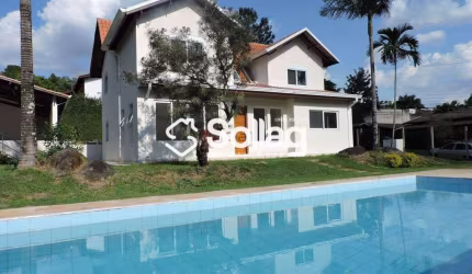 Casa para alugar em Vinhedo com 4 suítes no Condomínio Marambaia.