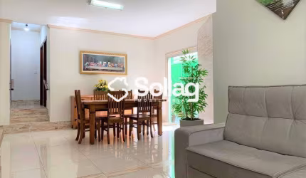 Casa térrea à venda no bairro Residencial Aquário em Vinhedo, interior de São Paulo.