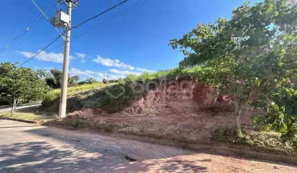 Terreno a venda em Vinhedo no Jardim das Videiras.