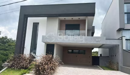 Casa a venda em Valinhos no Condomínio Bosque da Mata divisa com Vinhedo