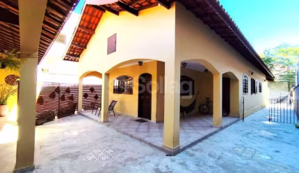 Casa térrea à venda em área comercial do Capela, em Vinhedo/SP!!