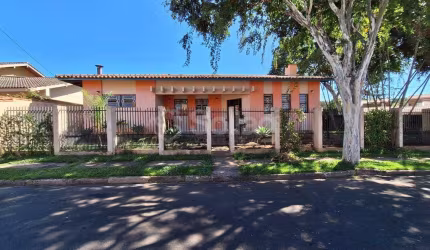 Casa terrea com 3 quartos, 1 suite, 3 vagas cobertas para alugar em Vinhedo