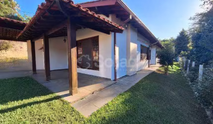Casa térrea para alugar 3 quartos, 1 suite, 4 banheiros, piscina, churrasqueira em Vinhedo -SP