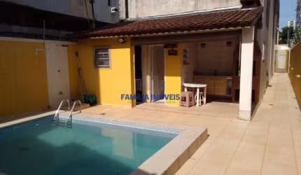 Casa em condomínio fechado com 4 quartos à venda na Rua Paraná, --, Vila Mathias, Santos por R$ 900.000