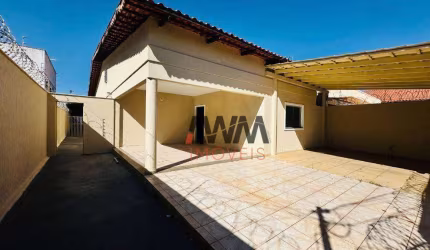 Casa com 3 quartos 1 suíte à venda, 200 m² por R$ 700.000 - Setor dos Funcionários - Goiânia/GO