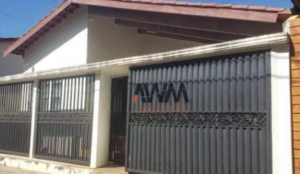 Casa com 3 Quartos à venda em Iporá, 157 m² por R$ 450.000 - Loteamento dos Funcionarios