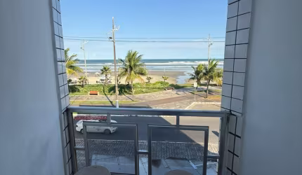 Apartamento frente mar de 1 dormitório