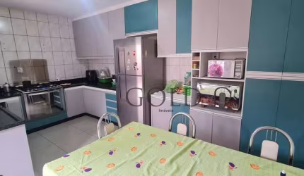 Casa sobrado com 200 m ,  6 quartos, , 3 vagas de garagem , no jardim Anhanguera , por R$ 740.000 .