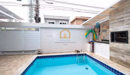 CASA ESPAÇOSA À VENDA EM SANTOS/SP – 3 DORMITÓRIOS COM PISCINA AQUECIDA