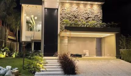 Casa Alto Padrão, Suites: 06, Garagem: 04 carros.