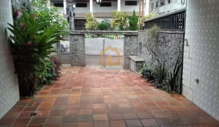 Casa Sobreposta alta com  4 Dormitórios, sendo 1 com Suíte à venda - Boqueirão - Santos/SP