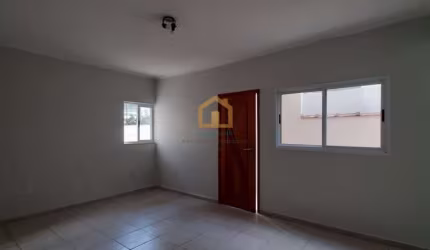 Casa Sobreposta Baixa com 3 Dormitórios | 1 Suíte | 110m² | 1 Vaga de Garagem