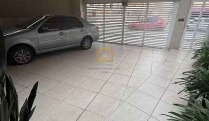 Ótima Casa à Venda em Santos sendo três dormitórios sendo uma suíte duas vagas de garagem casa térrea e isolada no Bairro Marapé