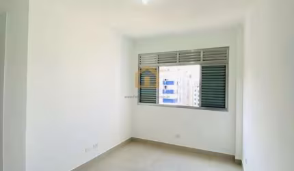 Apartamento à venda de 1 dormitório. no bairro Embaré em prédio frente ao mar - Santos/SP