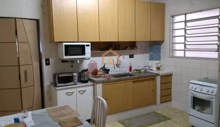 Casa  com 02 Dormitórios Edícula em São Vicente.