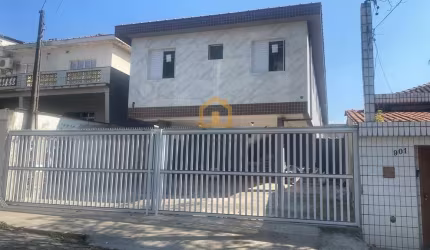 Casa Sobrado, 2 quartos  2 Banheiros.