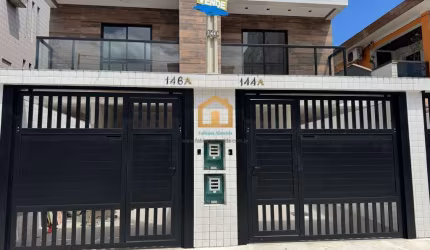 Casa Sobreposta Baixa - 3 Dormitórios, 1 suíte privativa + 2 suítes americanas.