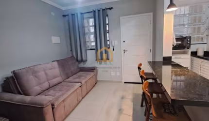 Kitnet Reformada com Quarto Separado na Avenida da Praia