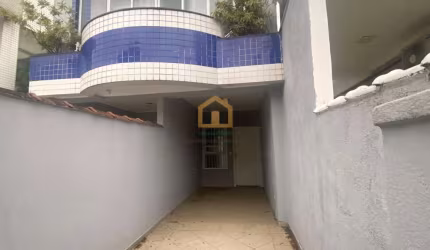 Casa com 3 Quartos e 2 Banheiros à Venda no Boqueirão, Santos/SP